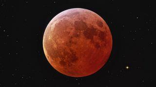 How to see and photograph the Total Lunar Eclipse on January 31